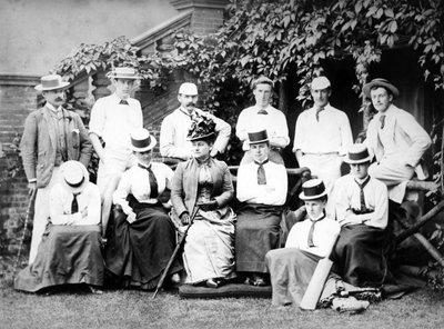 Squadra di cricket vittoriana maschile e femminile, c.1890 da English Photographer